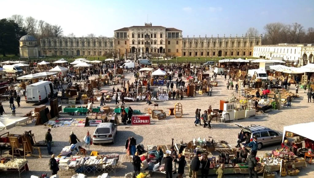 The wonder of things from times gone by and much more: Piazzola sul Brenta, the market